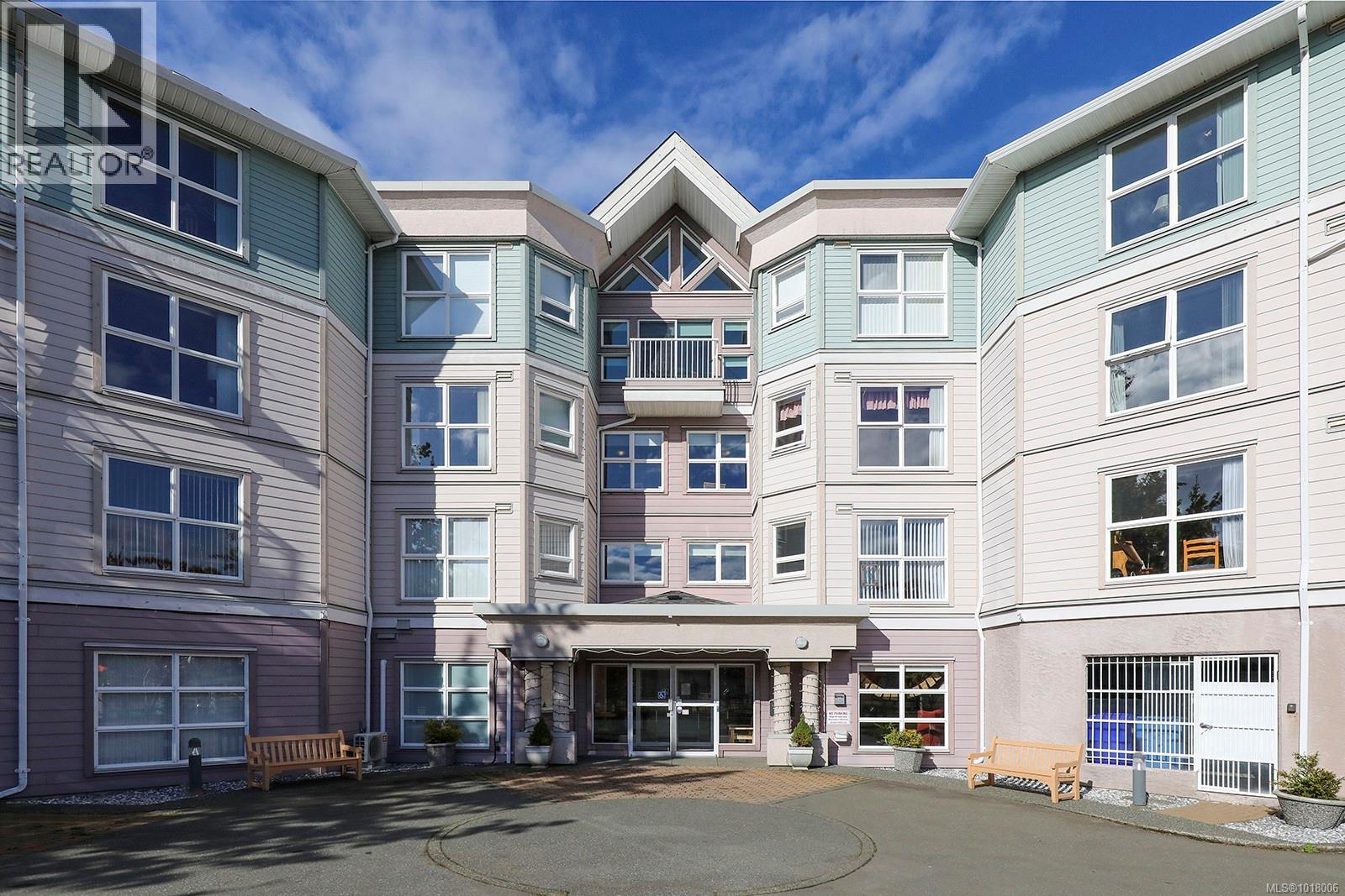 1683 Balmoral Ave Unit 403 Ave, Comox, BC V9M 2M9