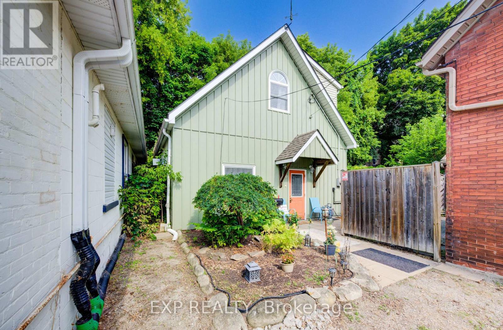 110 Surrey St E, Guelph, ON N1H 3P9