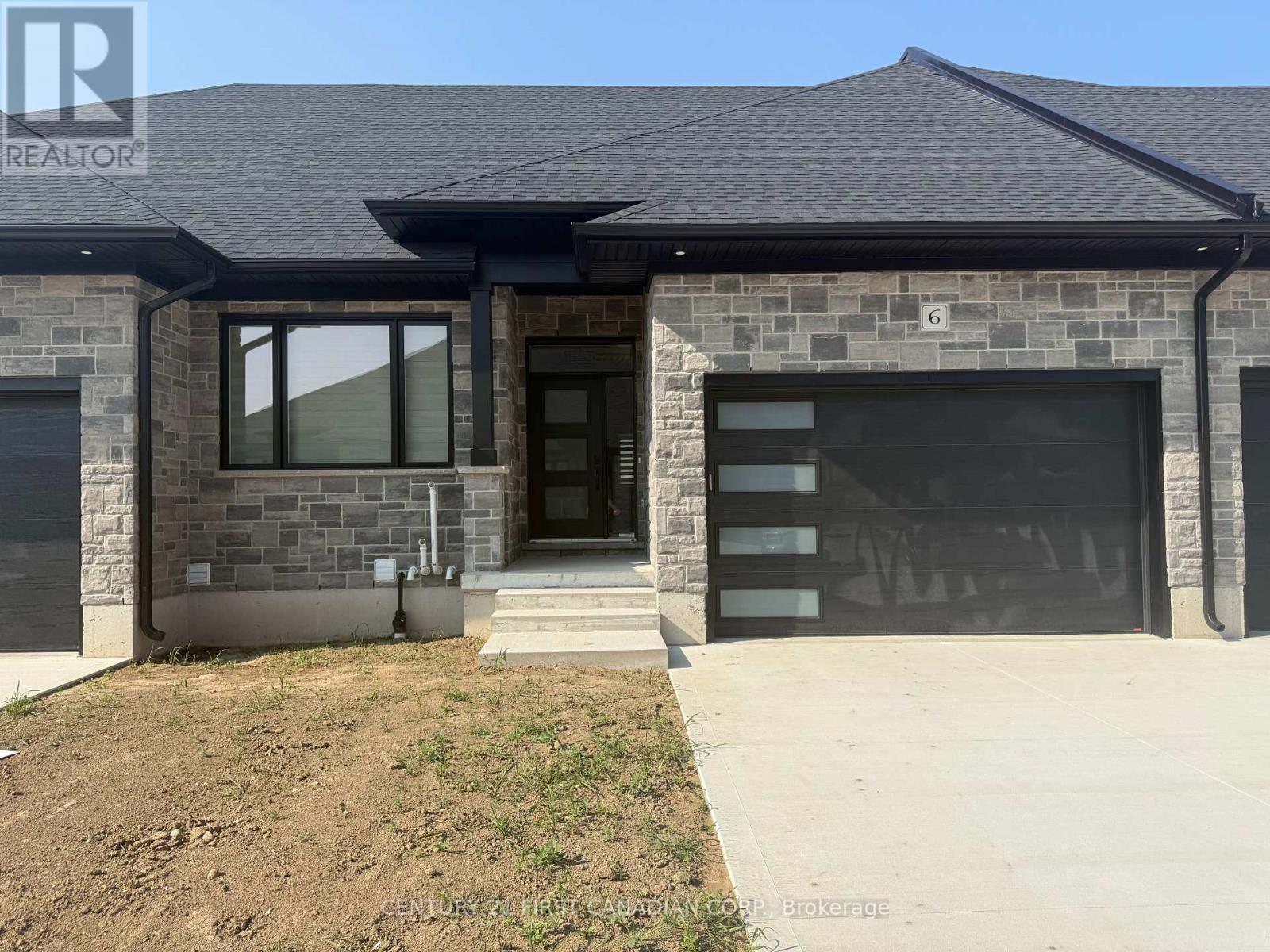 6 32 Postma Cres, North Middlesex, ON N0M 1A0