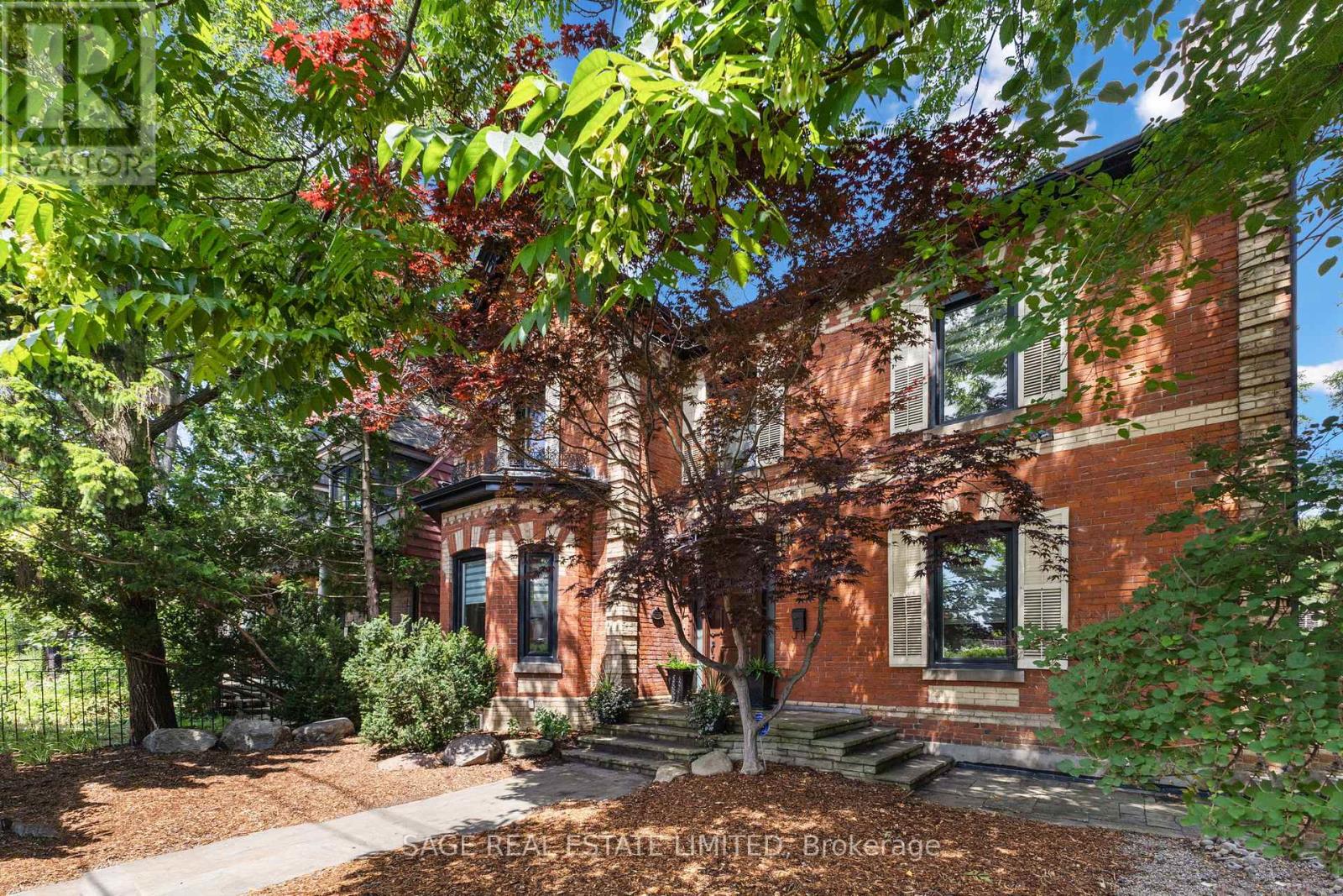 14 Halton St, Toronto, ON M6J 1R3