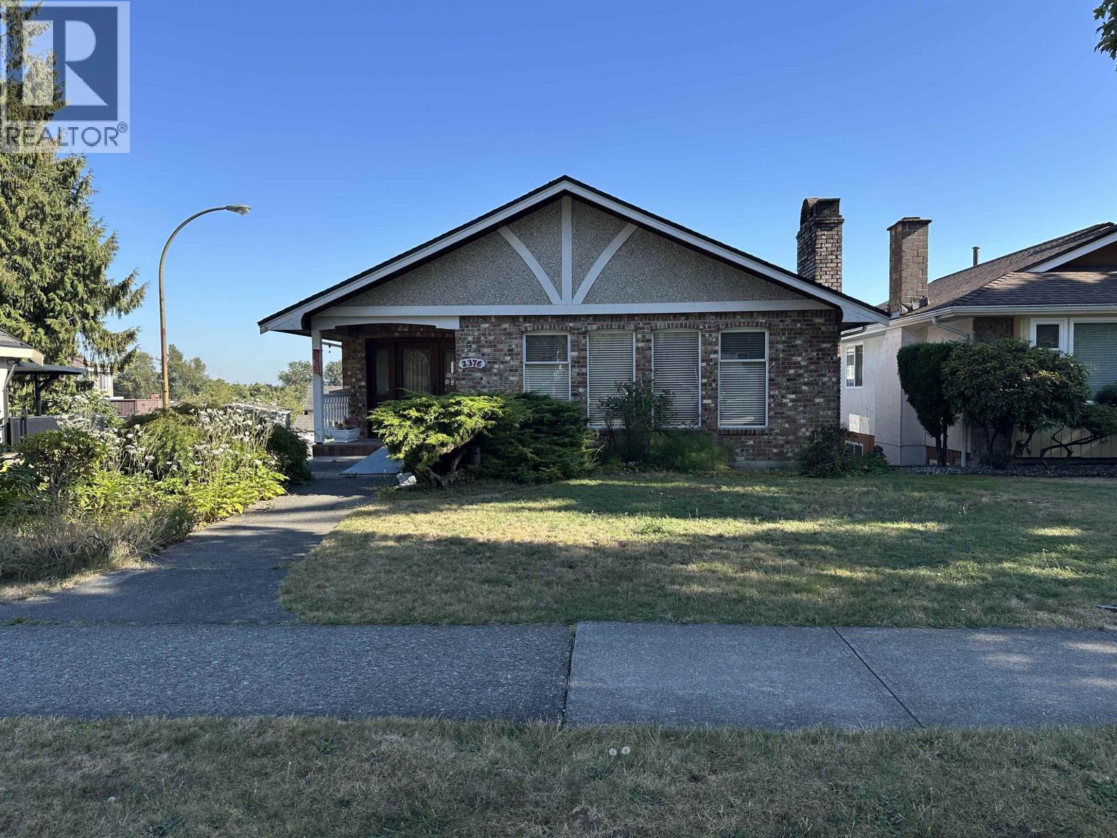 2376 Fraserview Dr, Vancouver, BC V5P 2N4