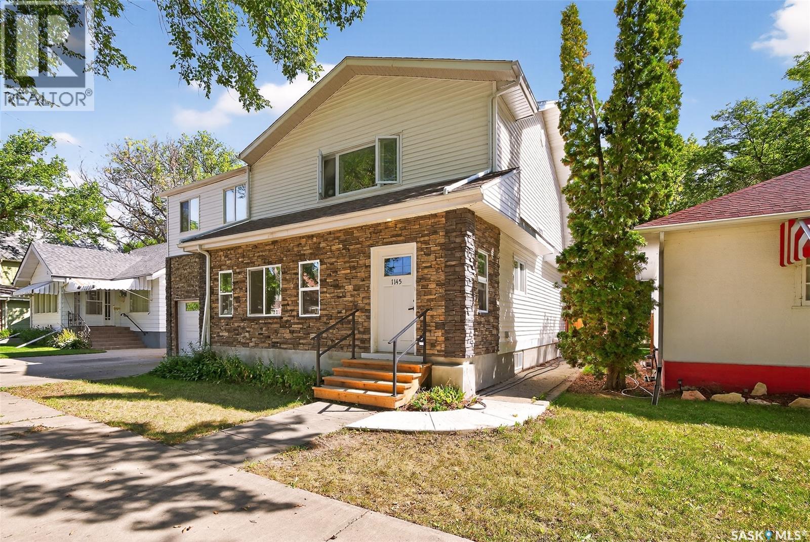 1145 2 Avenue Northwest, Moose Jaw, SK S6H 4G4
