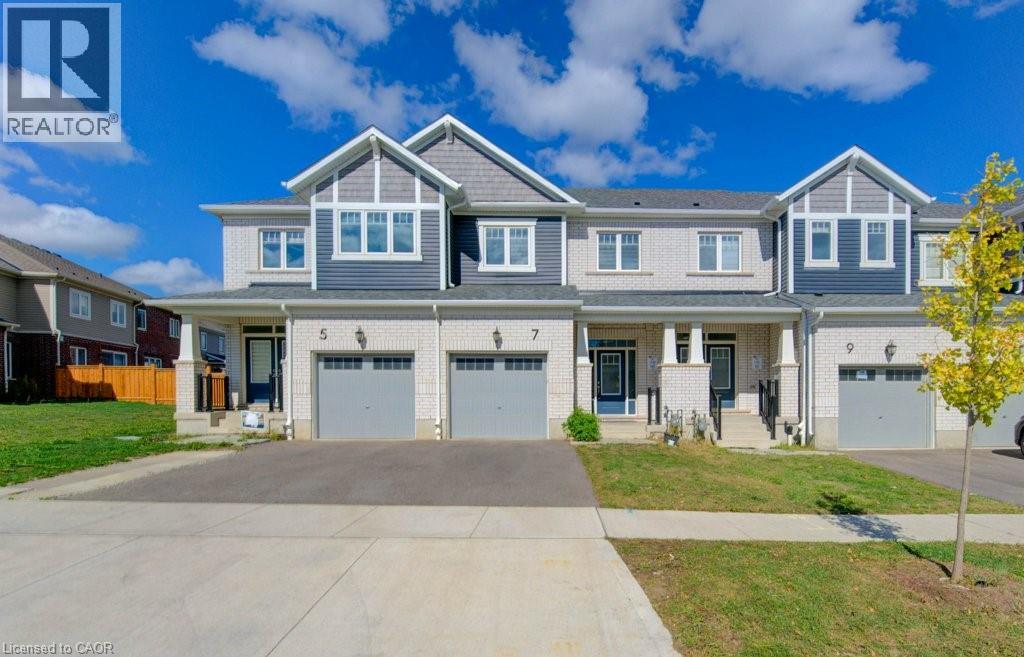 7 Saxony St, Kitchener, ON N2R 0S3