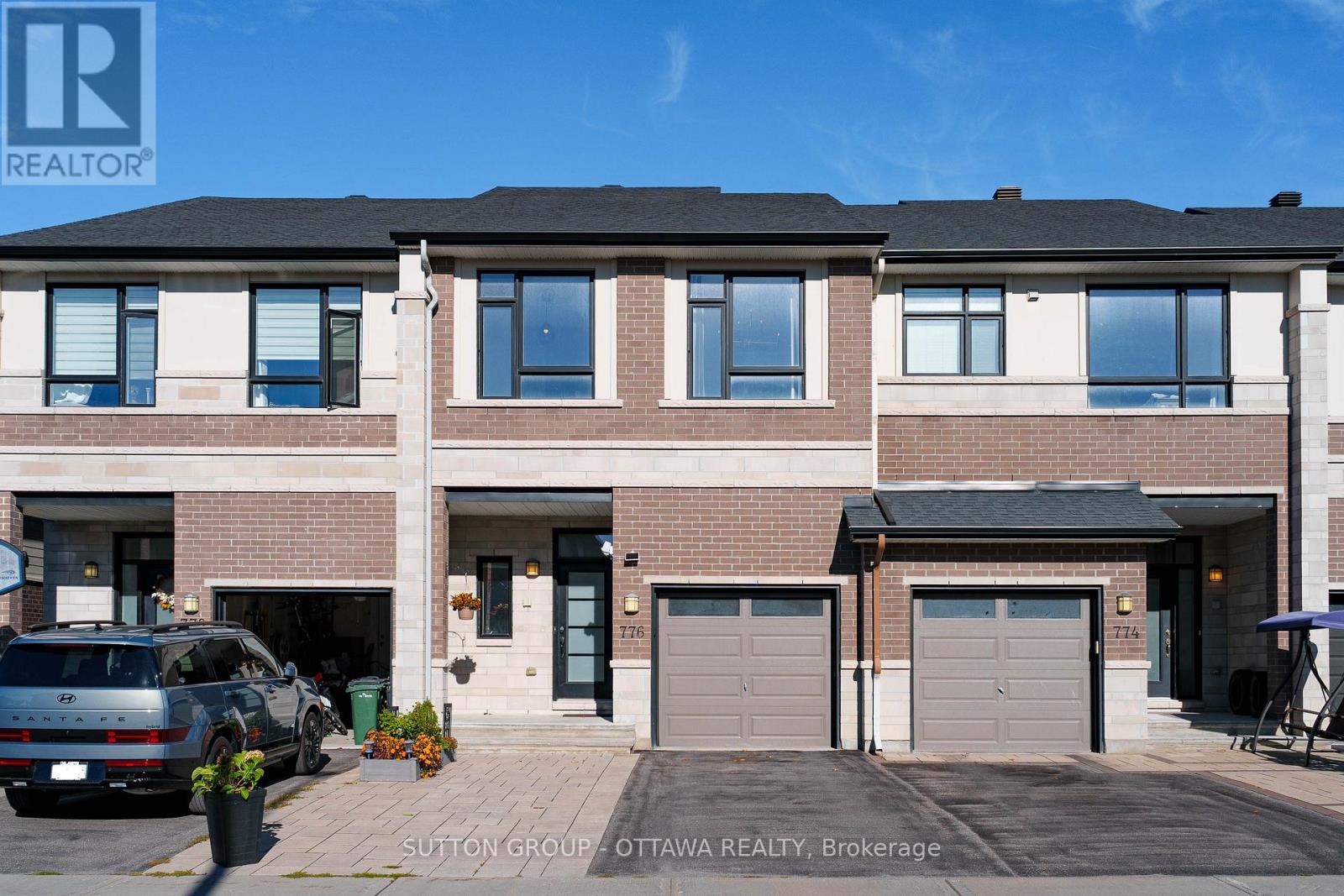 776 Carnelian Cres, Ottawa, ON K1X 0A8