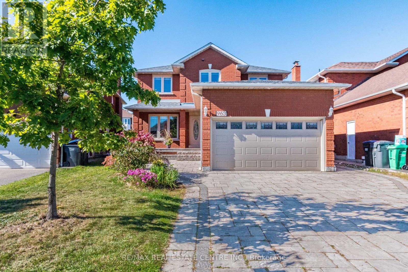 963 Summerbreeze Ct, Mississauga, ON L5V 1C9