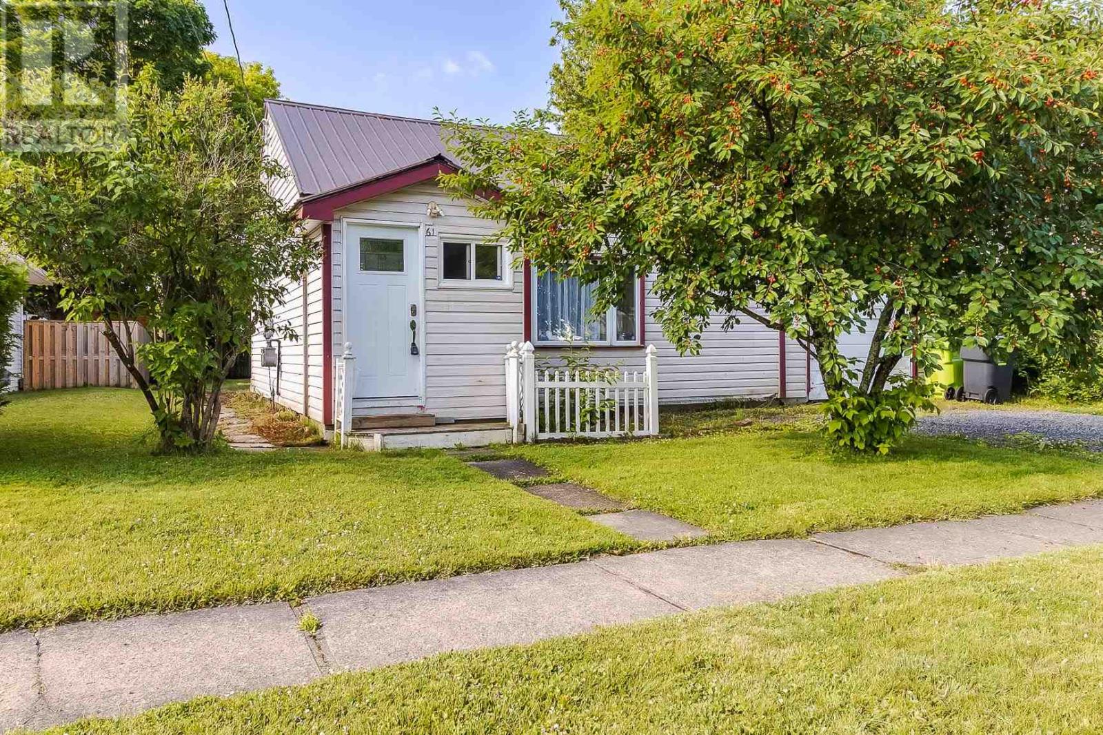 61 Curran Dr, Sault Ste. Marie, ON P6B 1L2