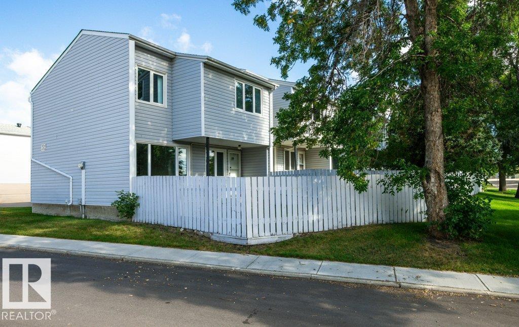 84 Amberly Co NW, Edmonton, AB T5A 2H9