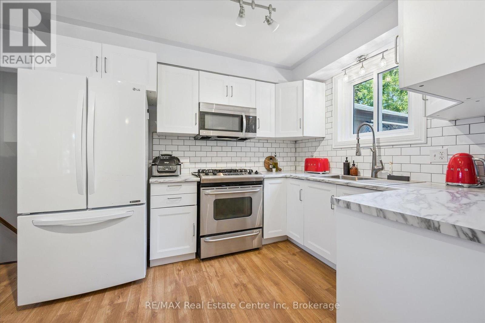 158 Barnicke Dr, Cambridge, ON N3C 3M4