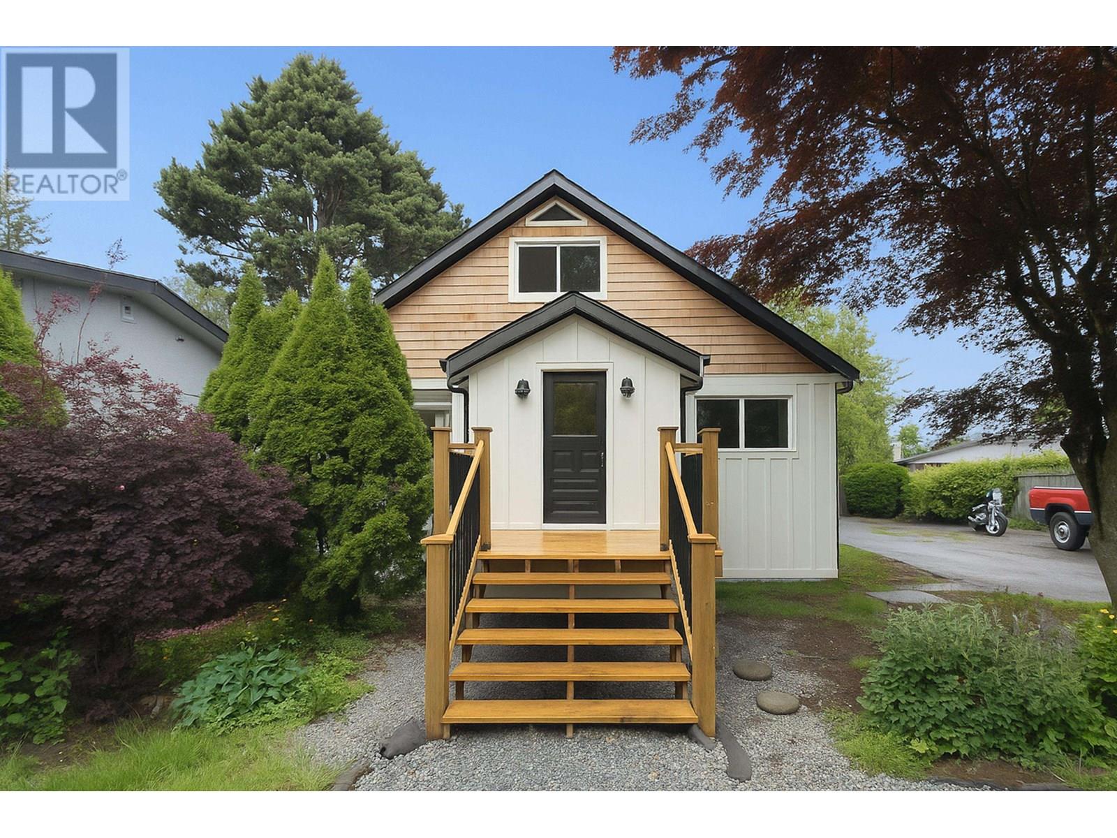 20831 River Rd, Maple Ridge, BC V2X 1Z8