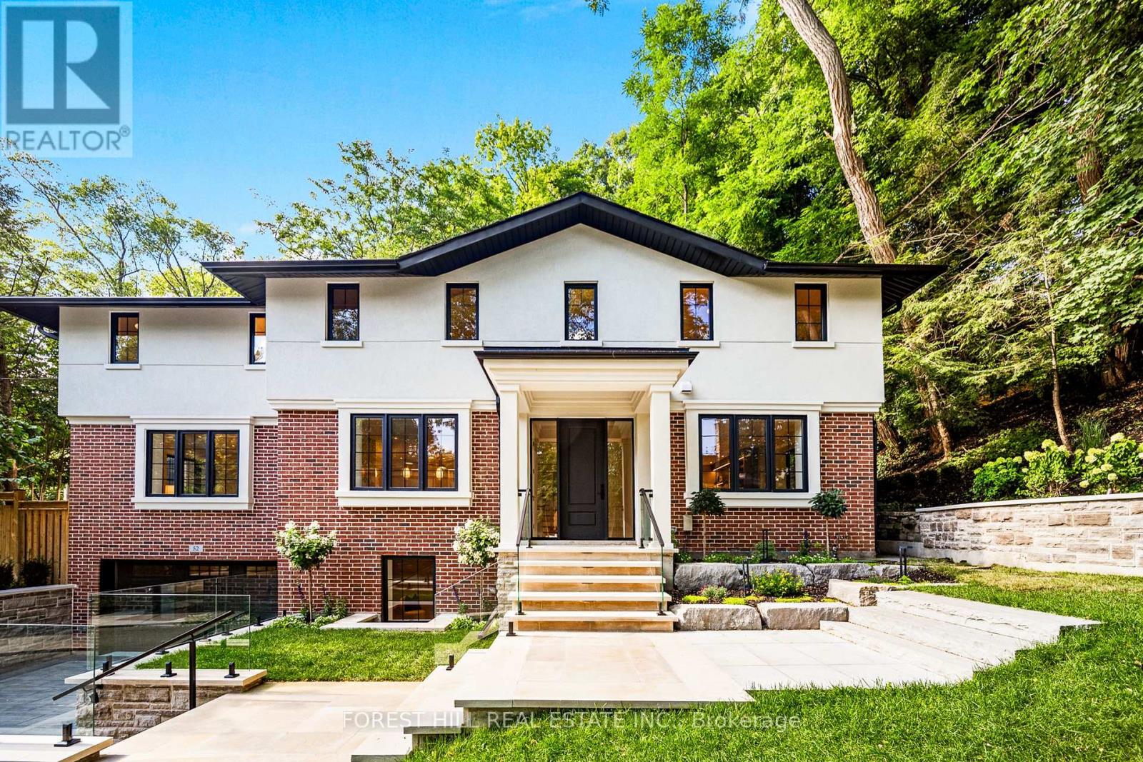 52 Roxborough Dr, Toronto, ON M4W 1X1