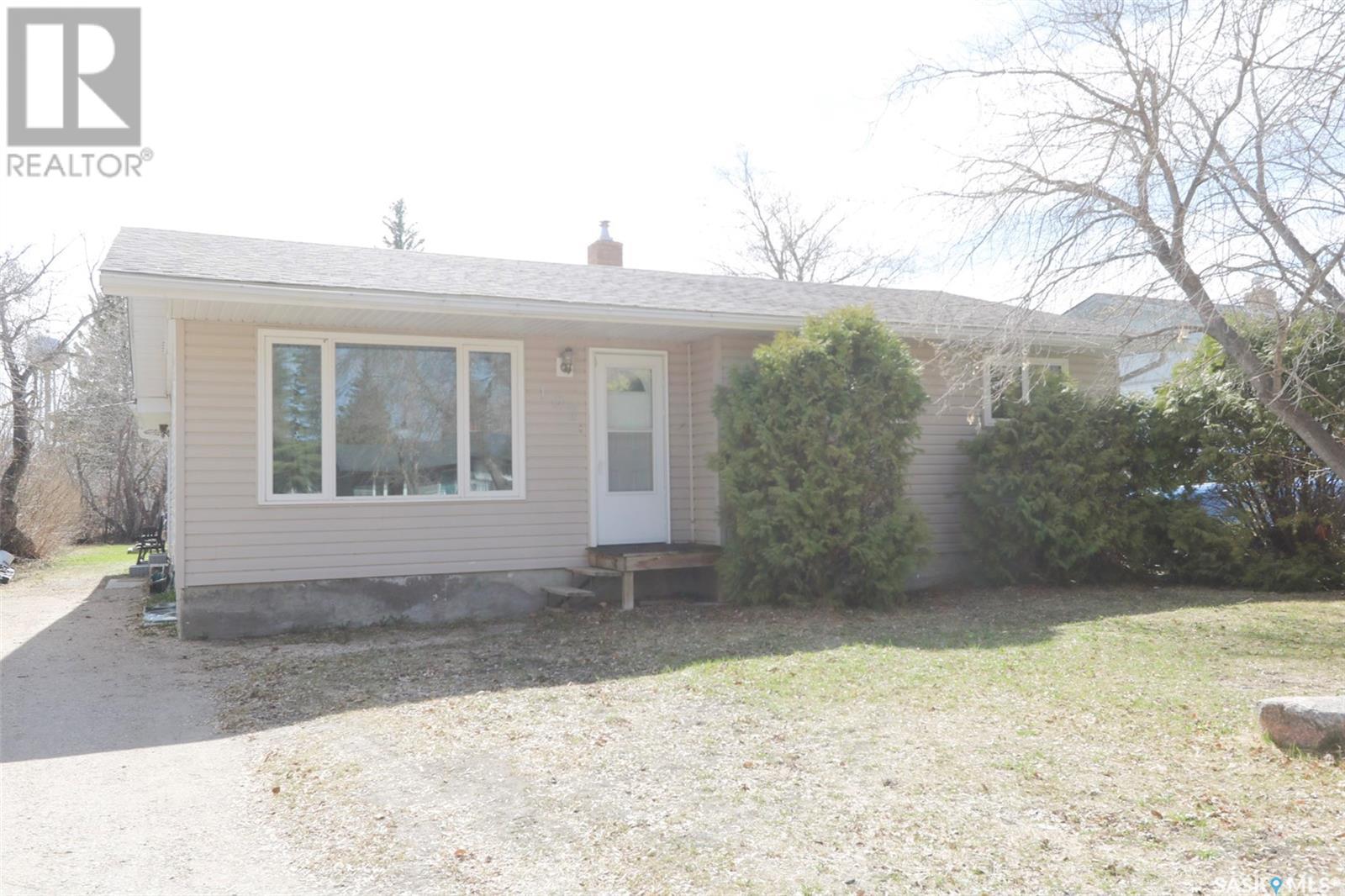 107 Third St NE, Ituna, SK S0A 1N0