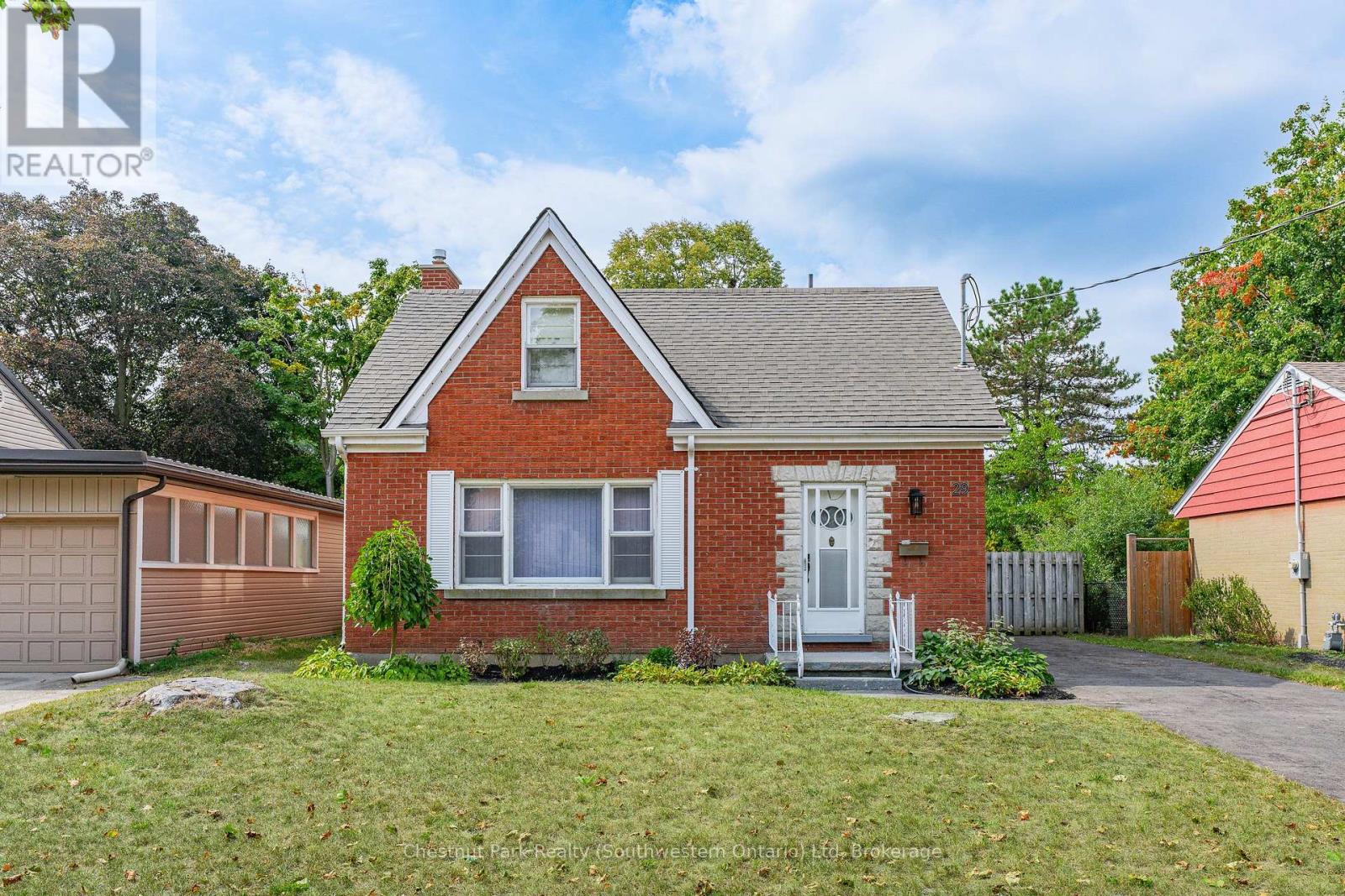 29 Ridgewood Ave, Kitchener, ON N2H 4L1