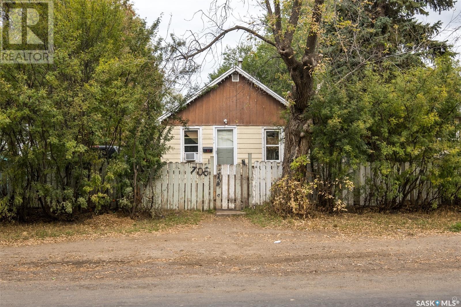 706 18 Street West, Prince Albert, SK S6V 4A6