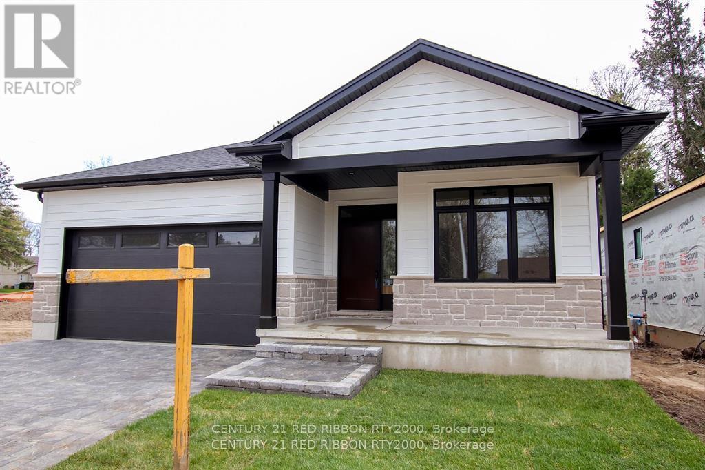 20 430 Head St N, Strathroy-Caradoc, ON N7G 2K3
