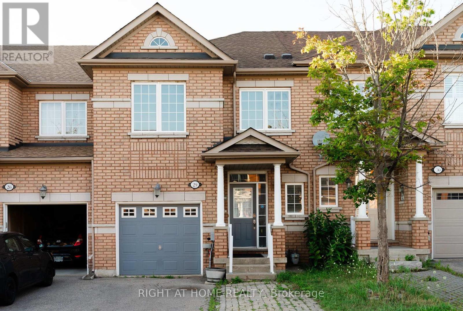 29 8 Townwood Dr, Richmond Hill, ON L4E 4Y1