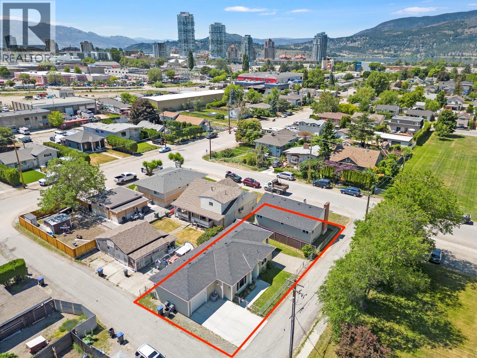 875-877 Jones St, Kelowna, BC V1Y 2S6