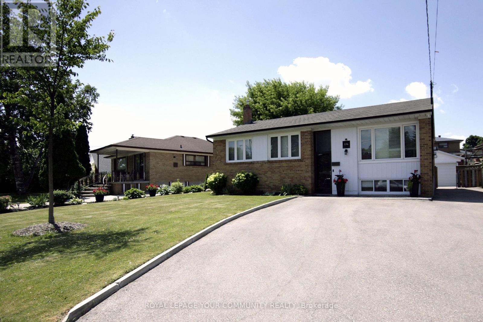 136 Strathburn Blvd, Toronto Humberlea-pelmo Park, ON M9M 2L1