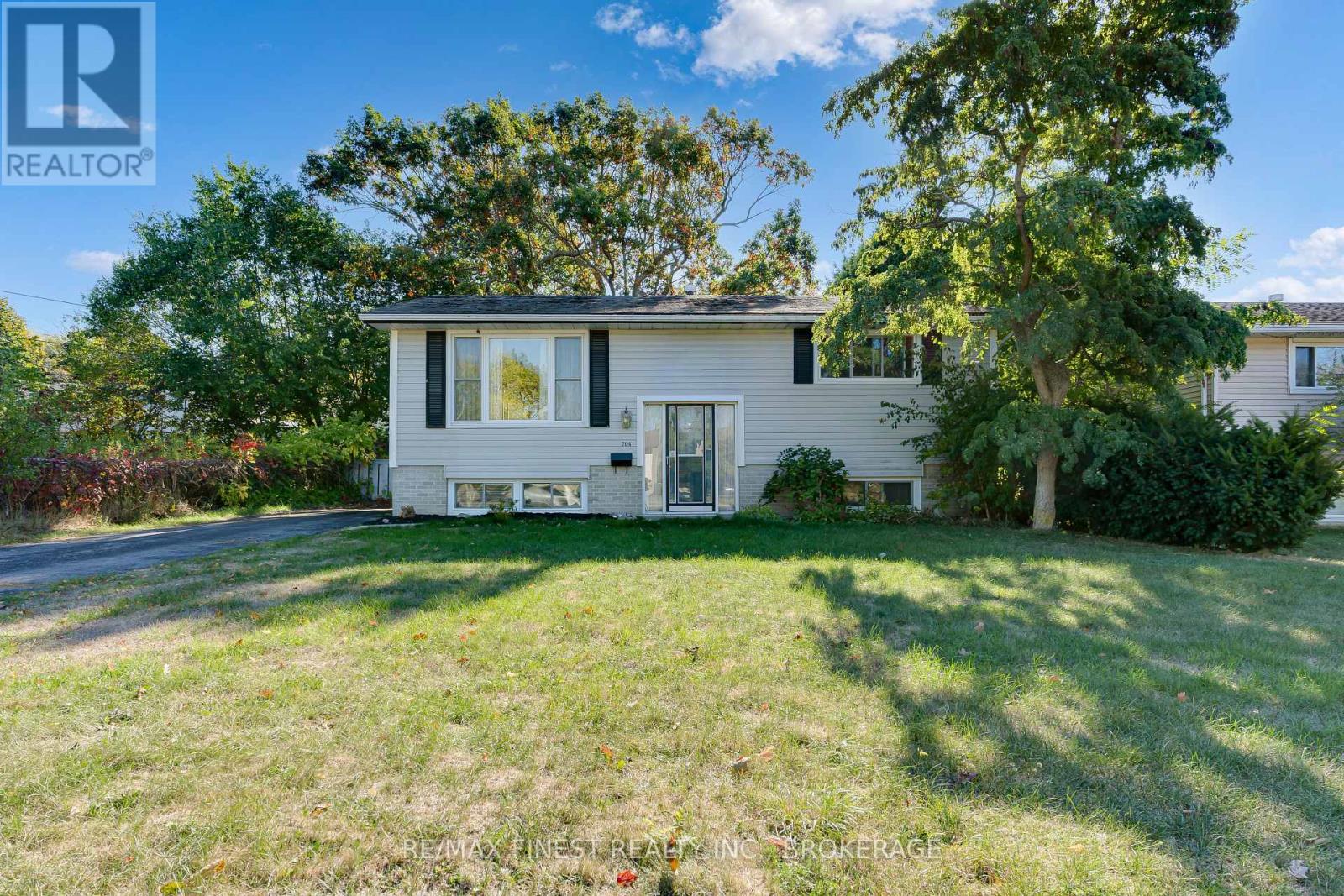 704 Aylmer Cres, Kingston South Of Taylor-kidd Blvd, ON K7M 6L9