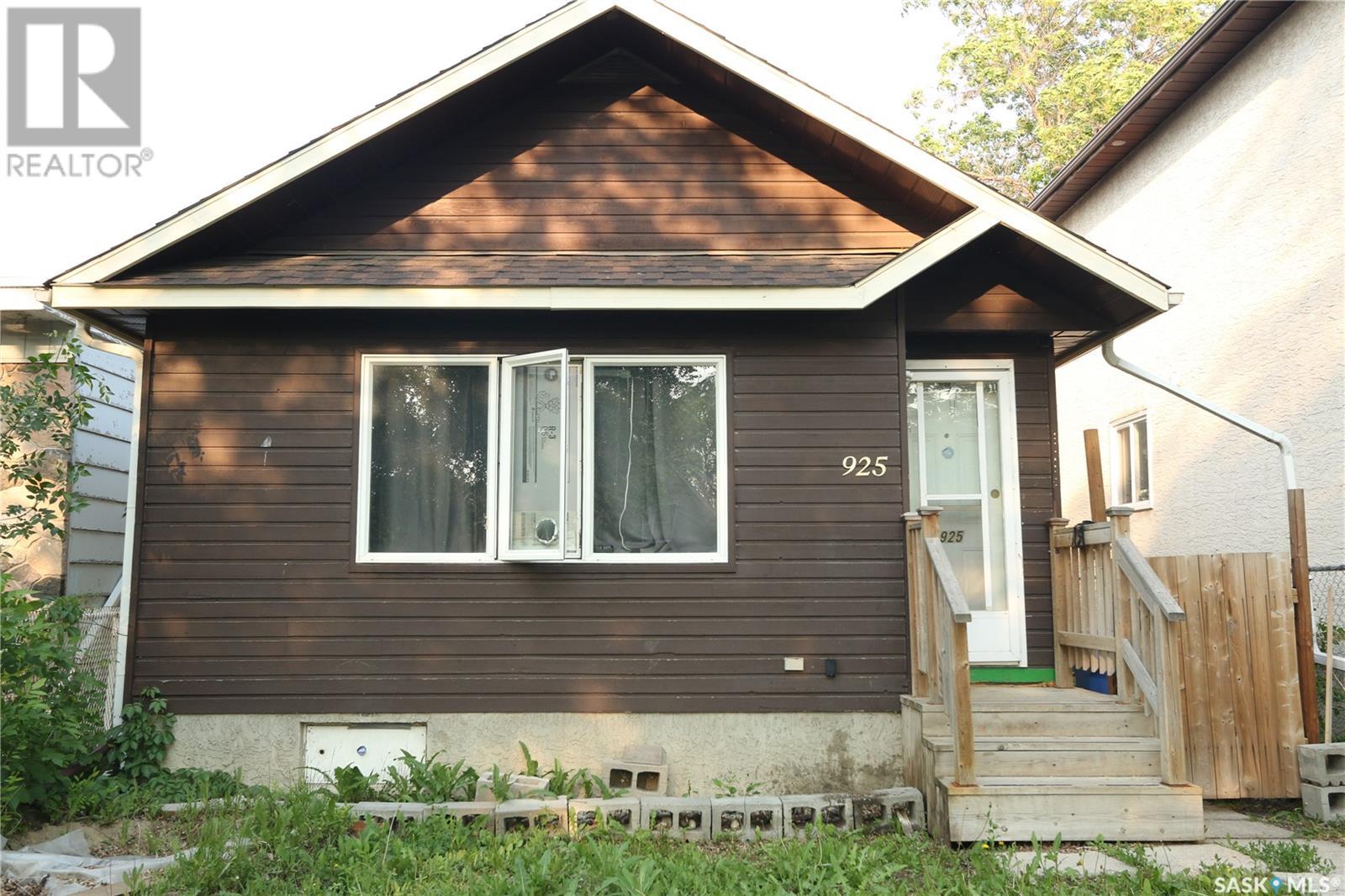 925 Montague St, Regina, SK S4T 3H4