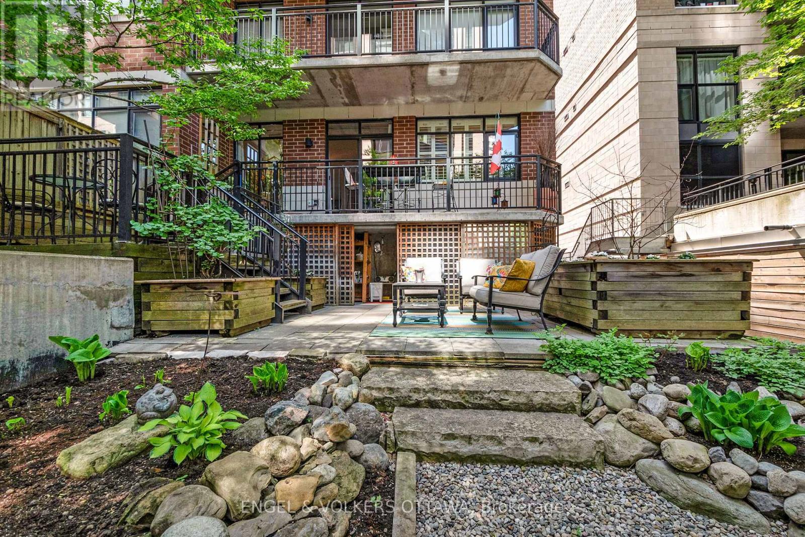 203 375 Lisgar St, Ottawa, ON K2P 0E3
