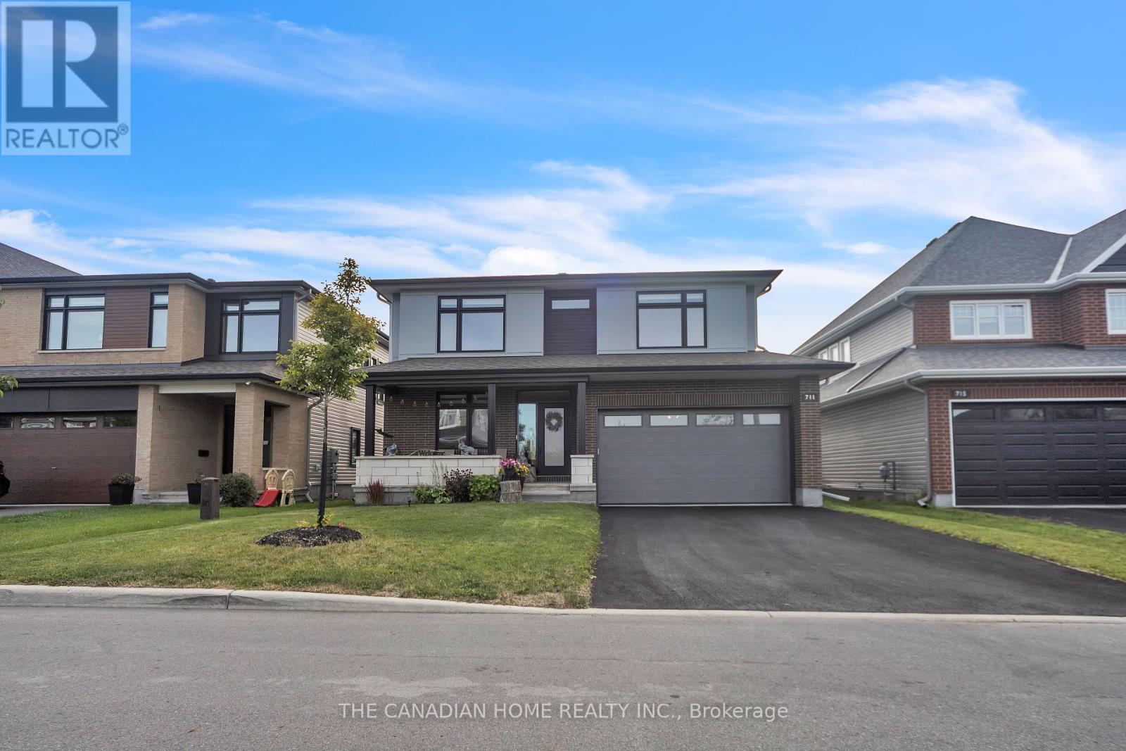 711 Moonflower Cres, Ottawa, ON K1T 0X8