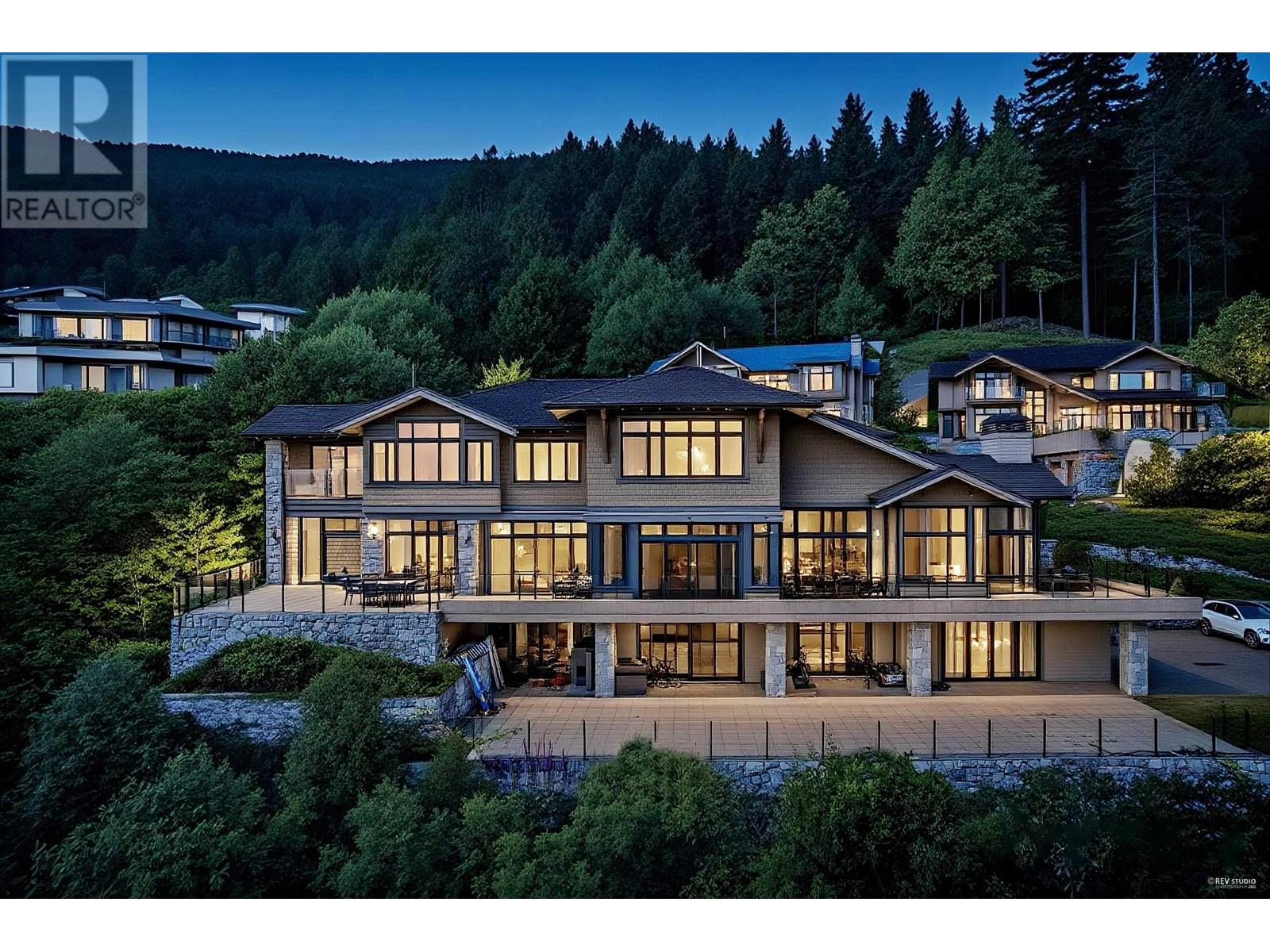 2705 Highview Pl, West Vancouver, BC V7S 0A4