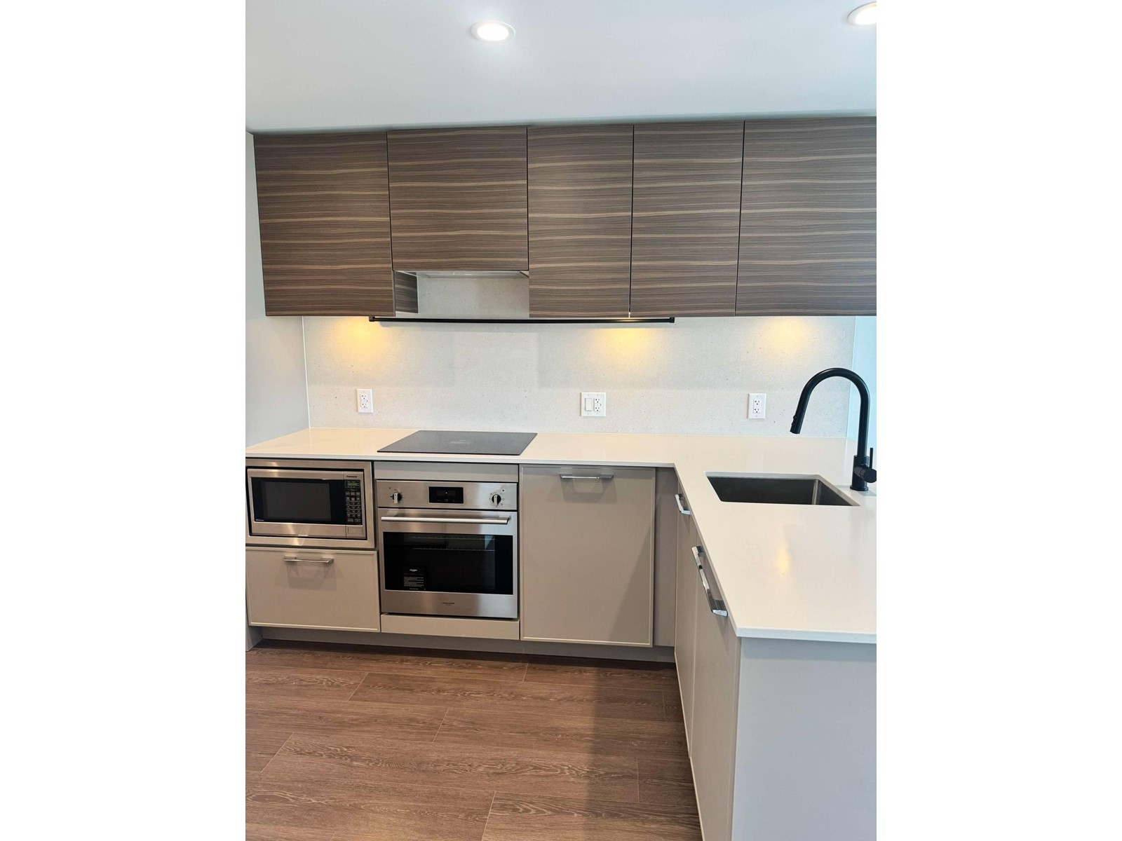 13725 George Junction Unit 1908, Surrey, BC V3T 4Y3