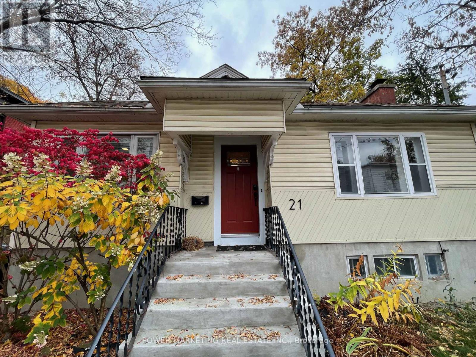 21 Perkins St, Ottawa, ON K1R 7G4