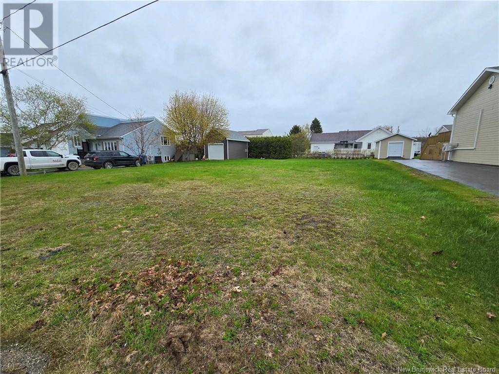 154 Atlantique St, Beresford, NB E8K 1Z2