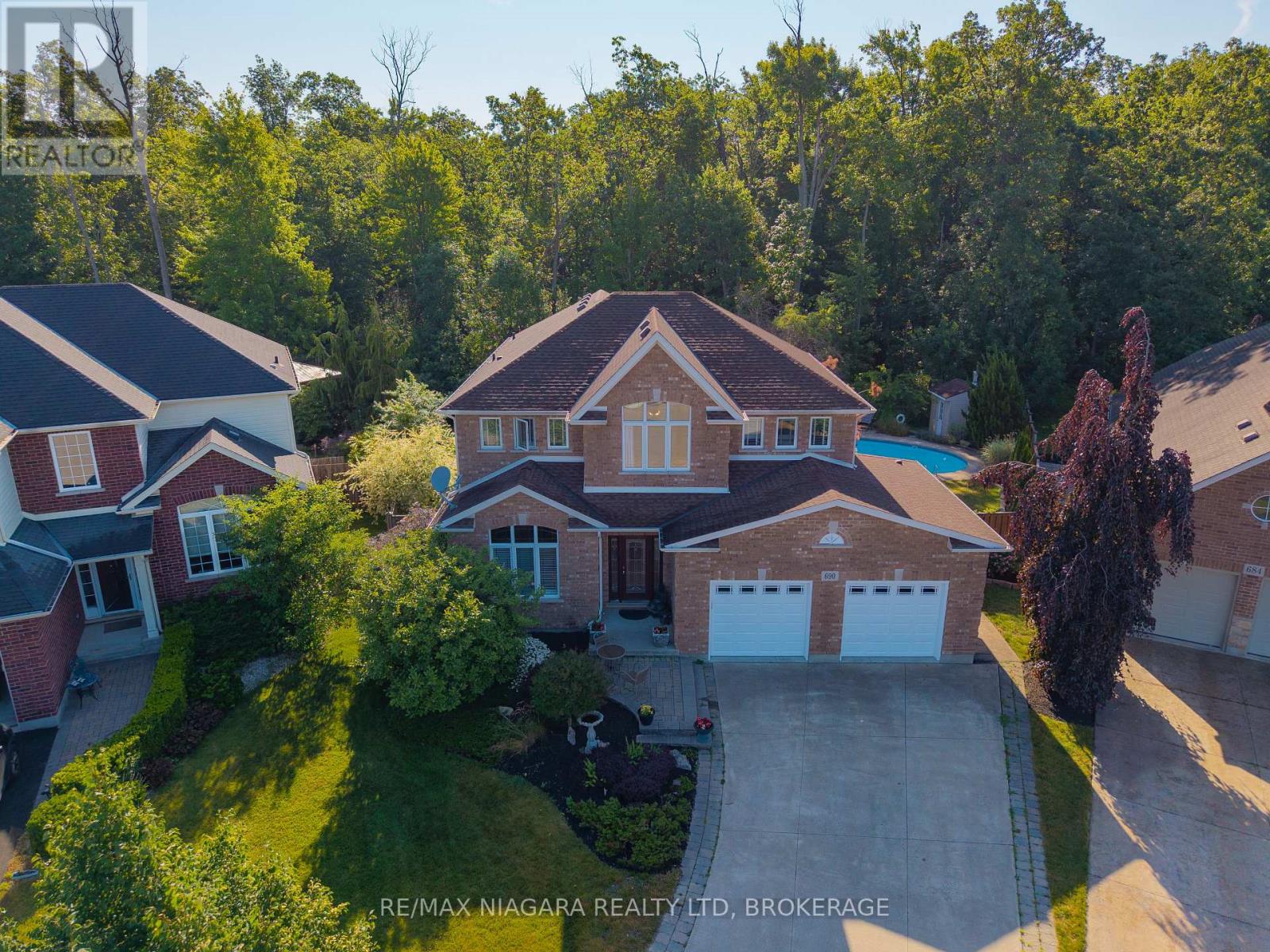 690 Brian St, Fort Erie, ON L2A 6W2
