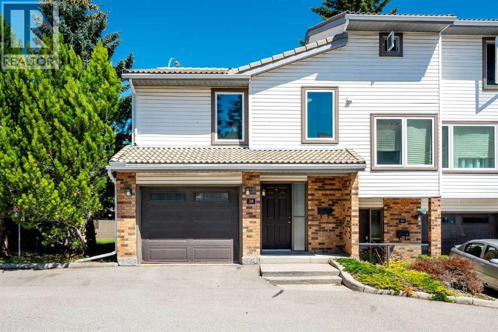 38 Coachway Gdns SW, Calgary, AB T3H 2V9