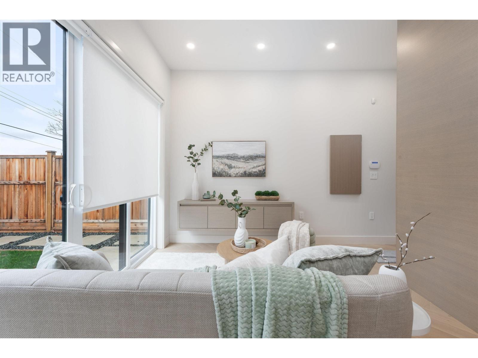 3349 Kaslo St, Vancouver, BC V5M 3H3