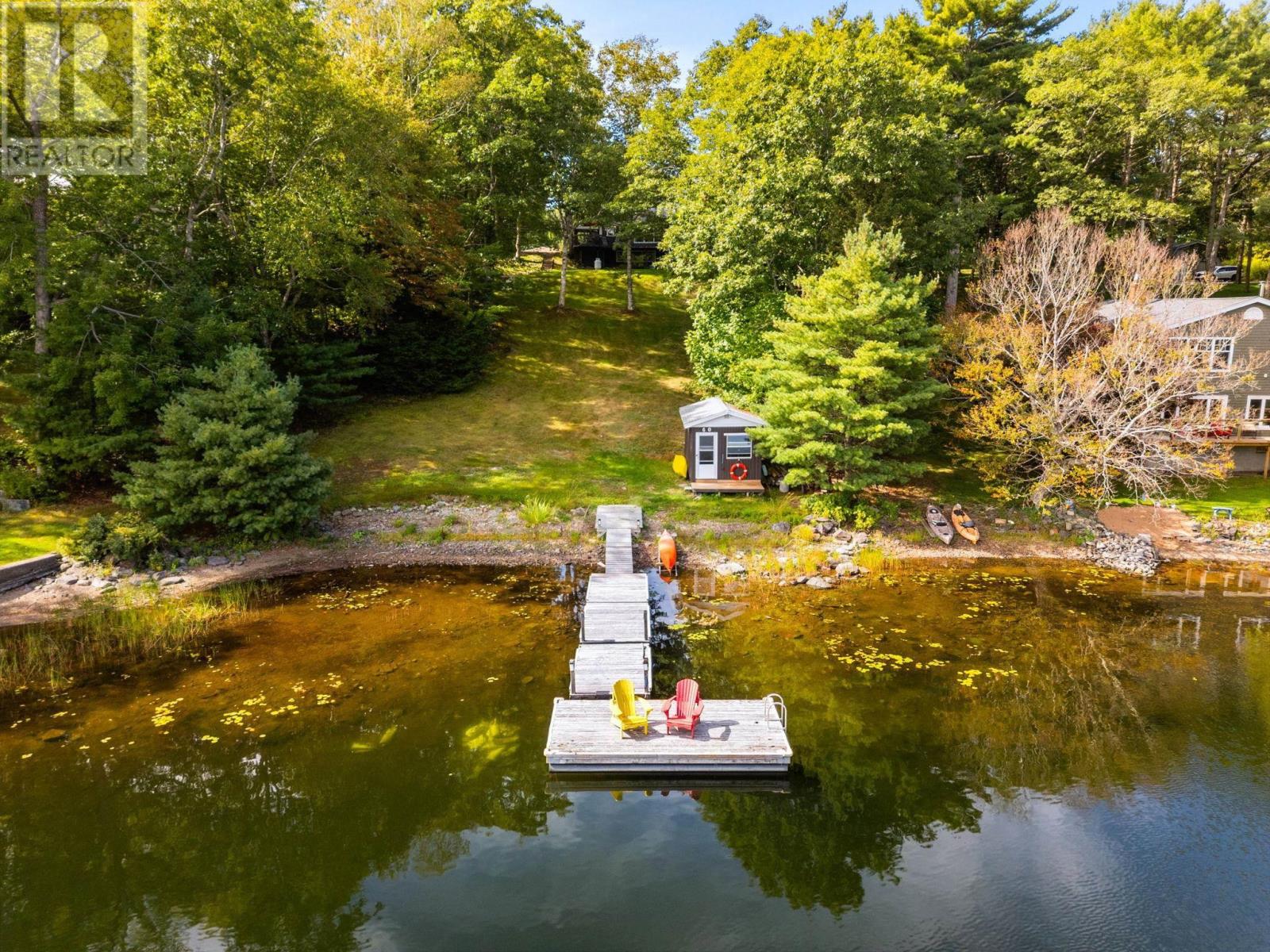 60 Ridge Ave, Waverley, NS B2R 1G4
