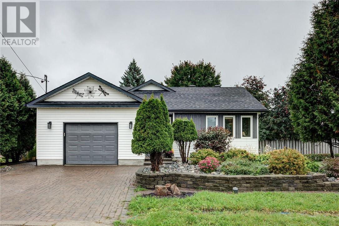 1721 Fielding St, Sudbury, ON P3A 6A2