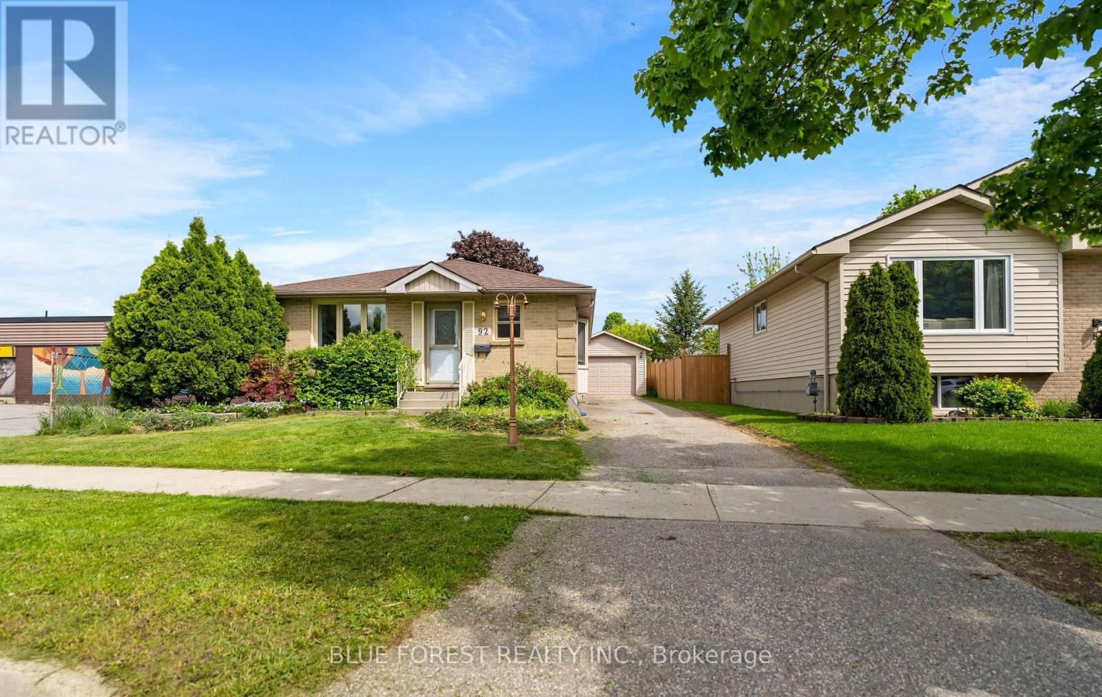 92 Ardsley Rd, London, ON N6G 3W4