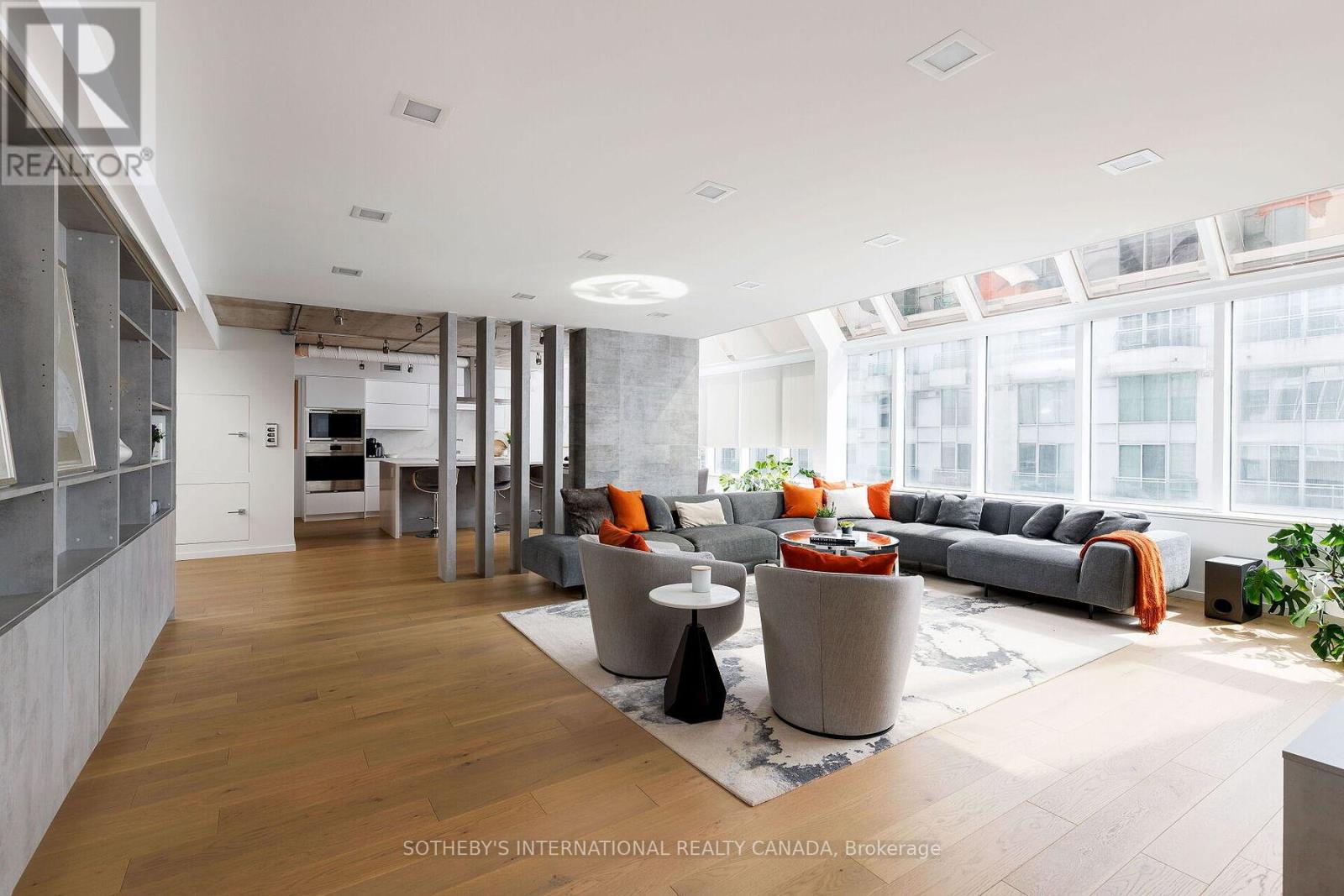 82 Lombard St Ph 912 St, Toronto, ON M5C 2S8