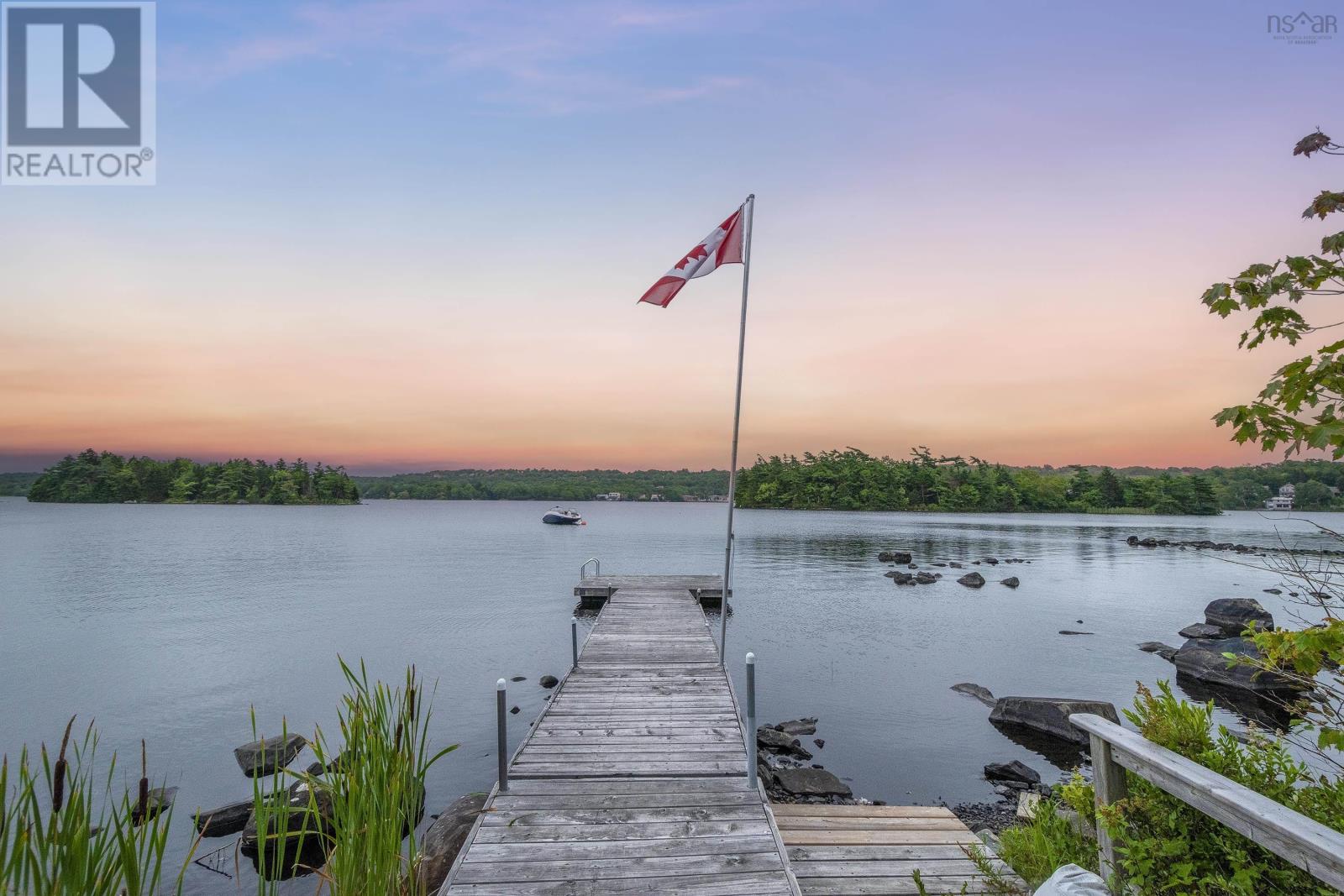 23 Lakeshore Park Ter, Dartmouth, NS B3A 4Z4