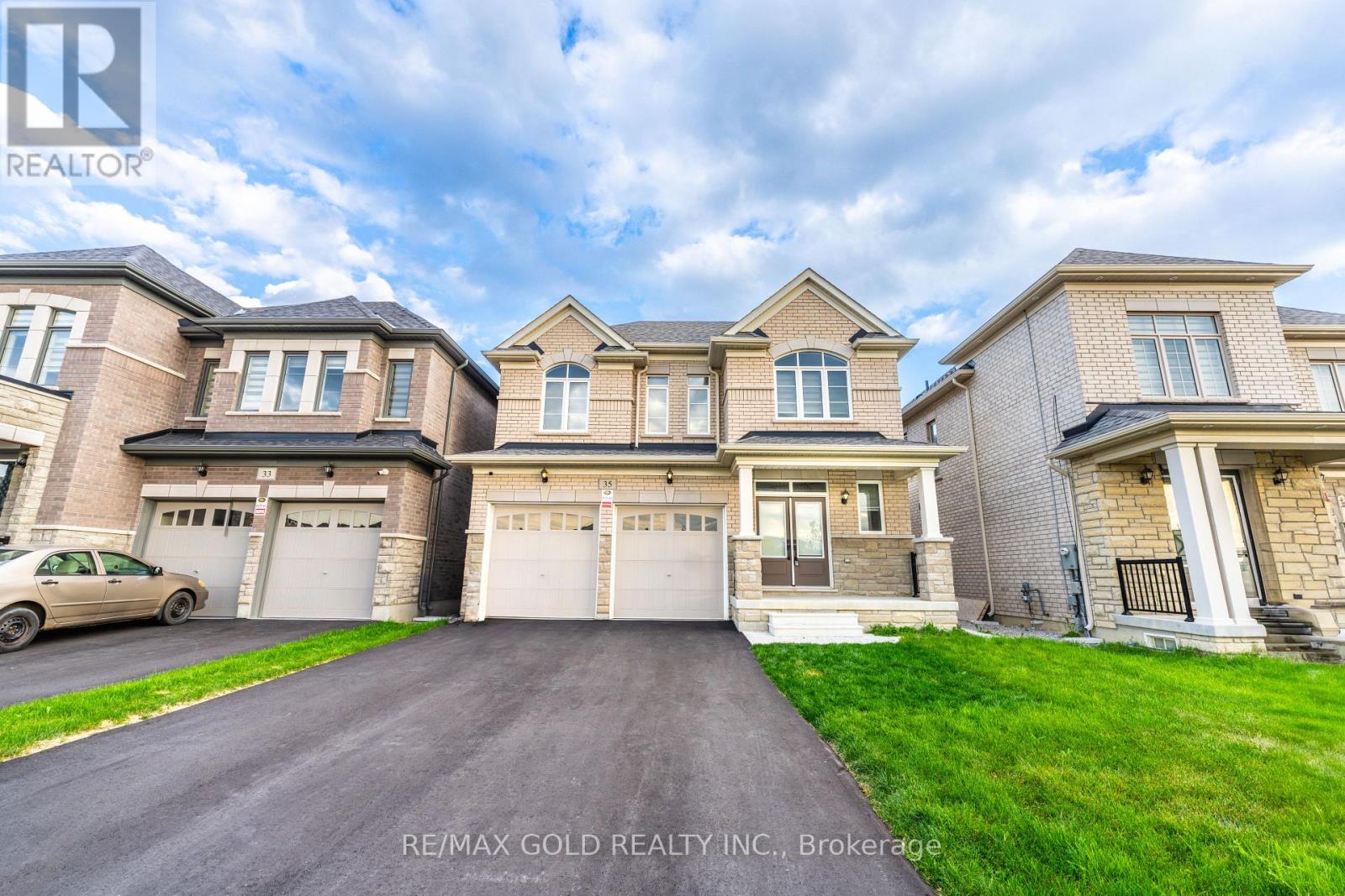 35 Academy Dr, Brampton, ON L6P 3C9