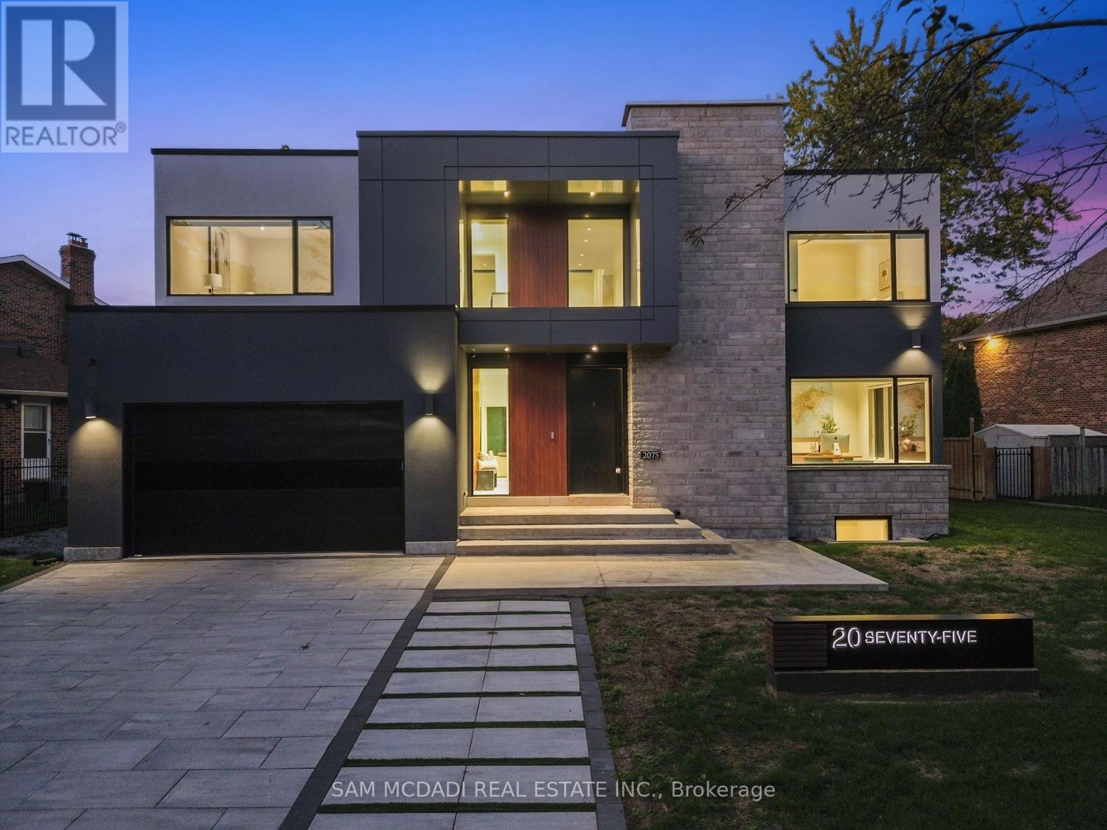 2075 Shawanaga Trl, Mississauga, ON L5H 3Z3
