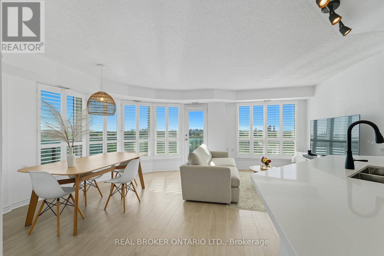 704 1030 Sheppard Ave W, Toronto, ON M3H 6C1