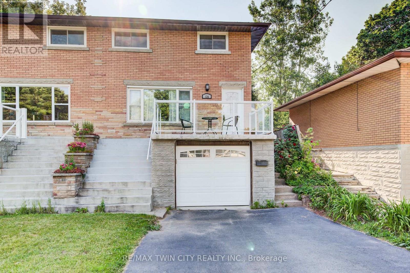 124 Wilfred Ave, Kitchener, ON N2A 1X1