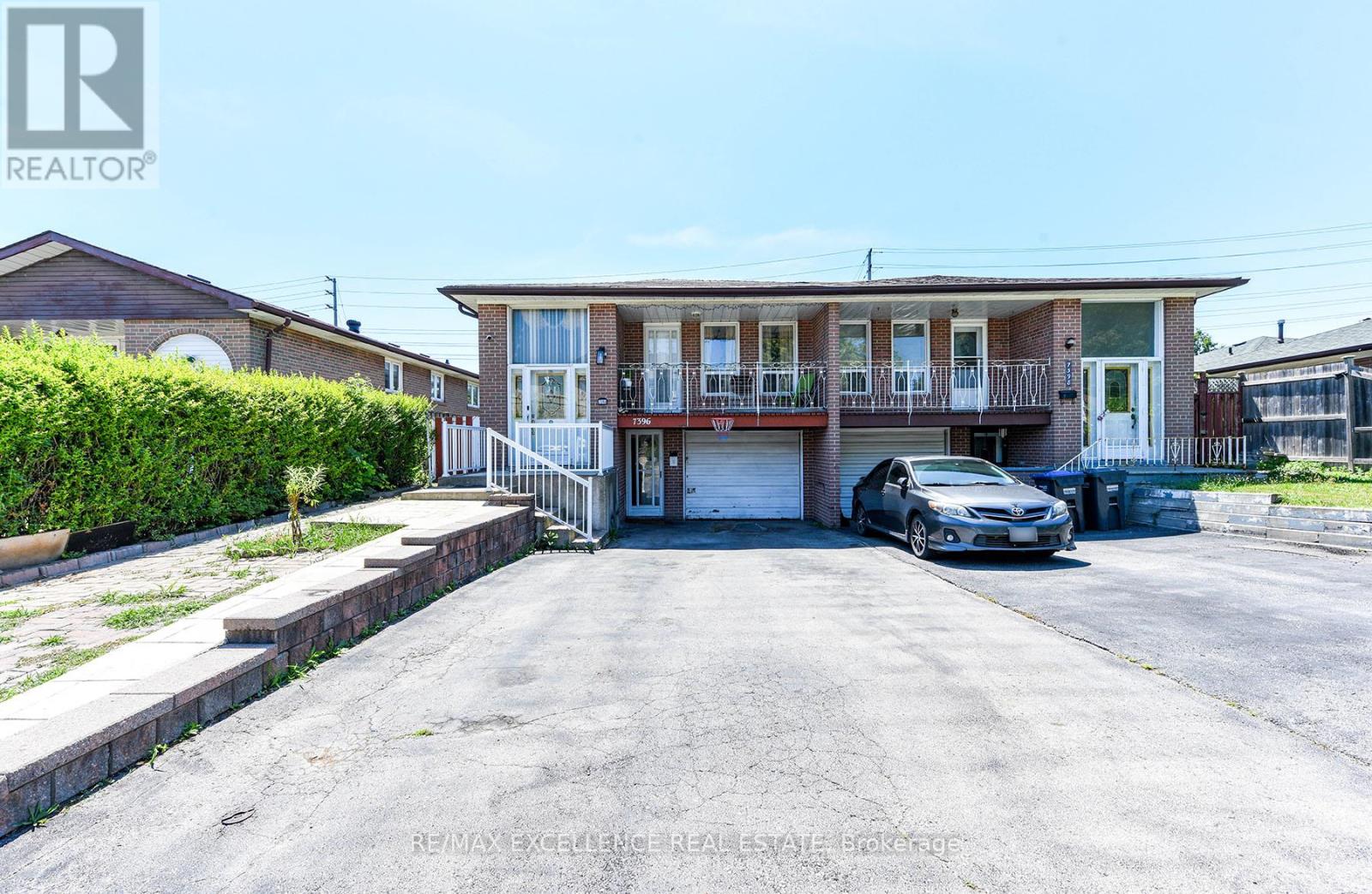 7396 Sills Rd, Mississauga, ON L4T 2K1