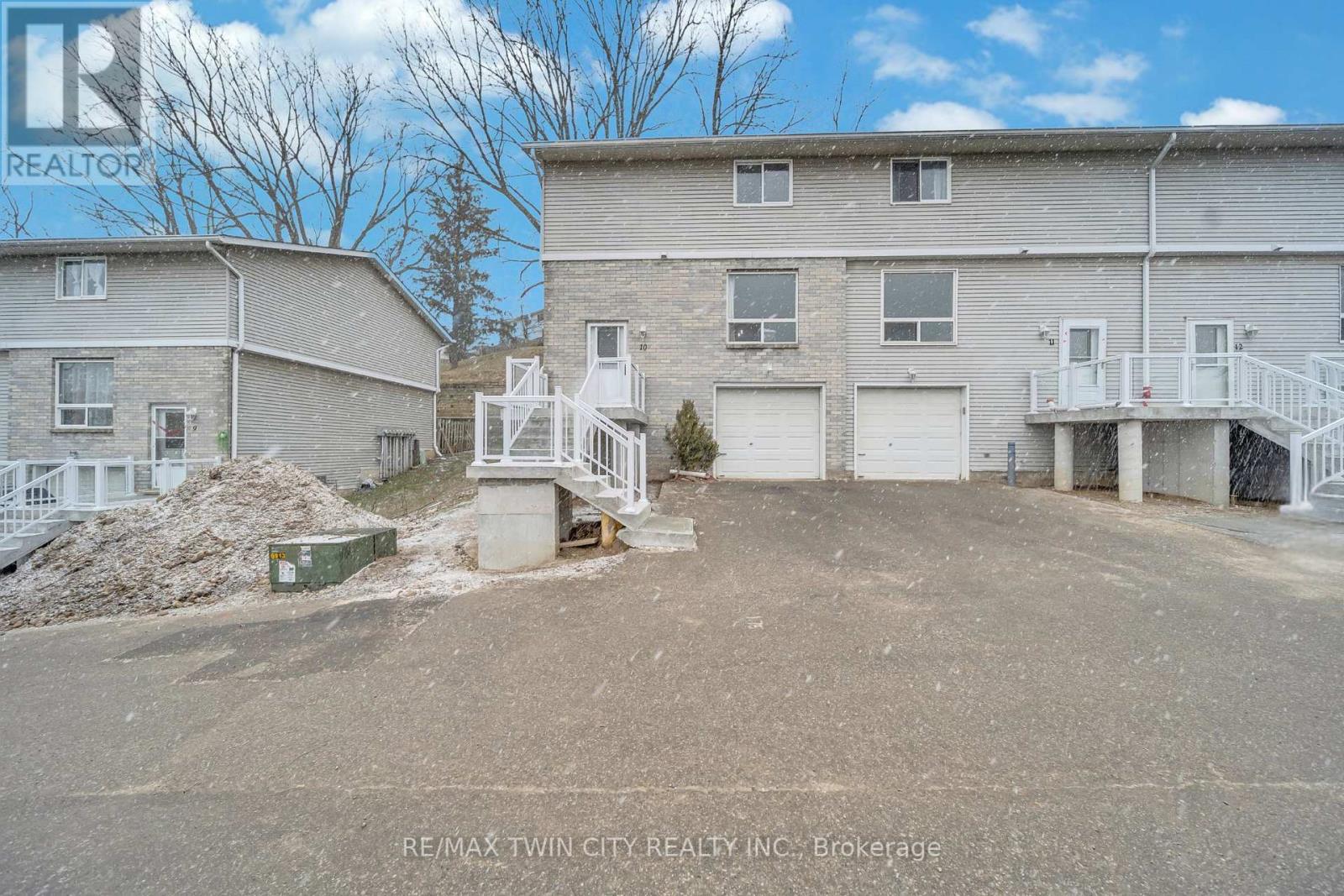 10 648 Doon Village Rd, Kitchener, ON N2P 1A2