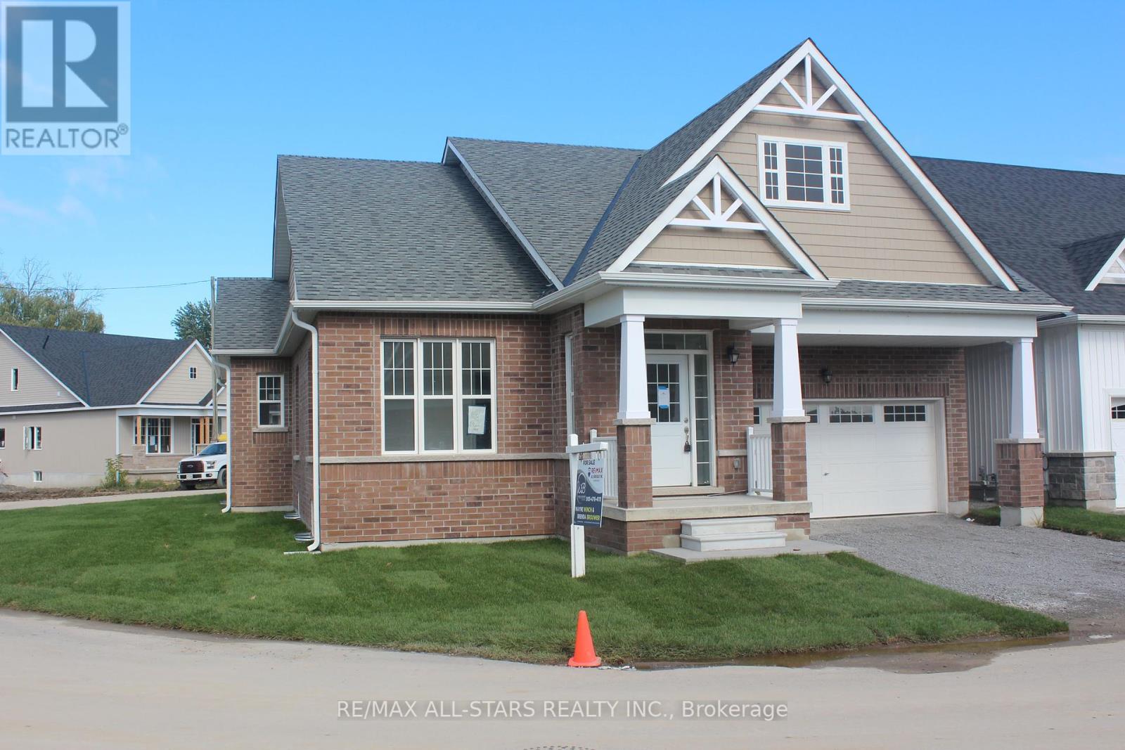 4 Palmira Dr, Georgina, ON L0E 1R0