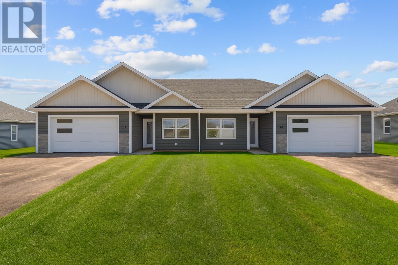 32-34 Samantha Ln, Cornwall, PE C0A 1H0