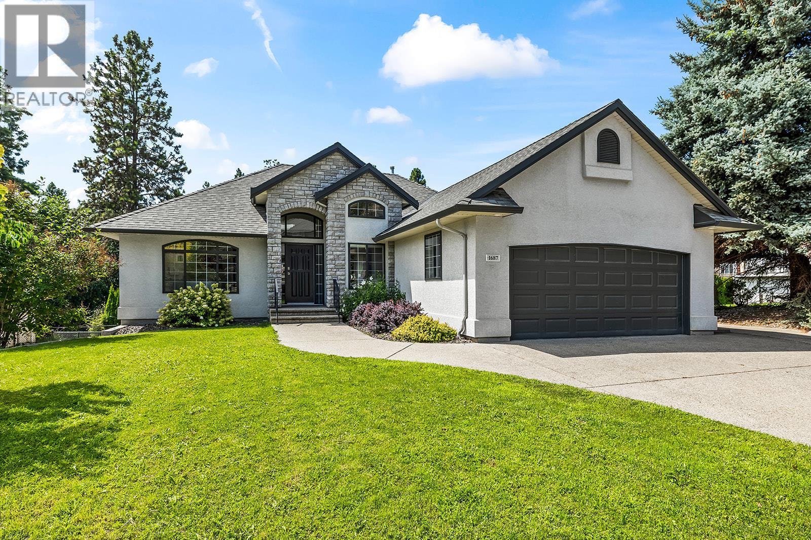 1687 Spruceglen Dr, Kelowna, BC V1V 2K8