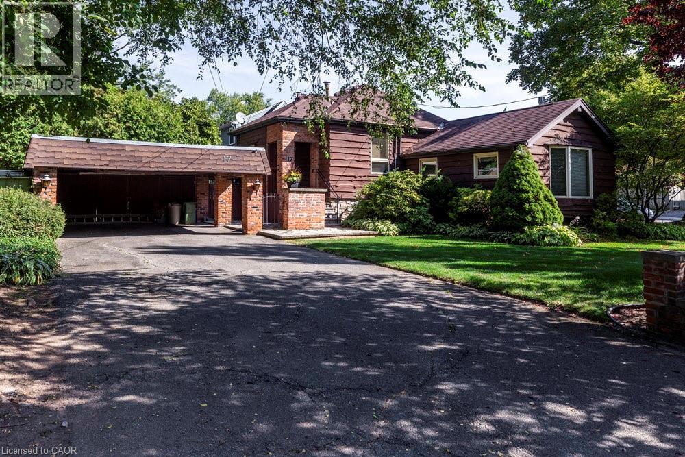 17 Alma St, Dundas, ON L9H 2C9