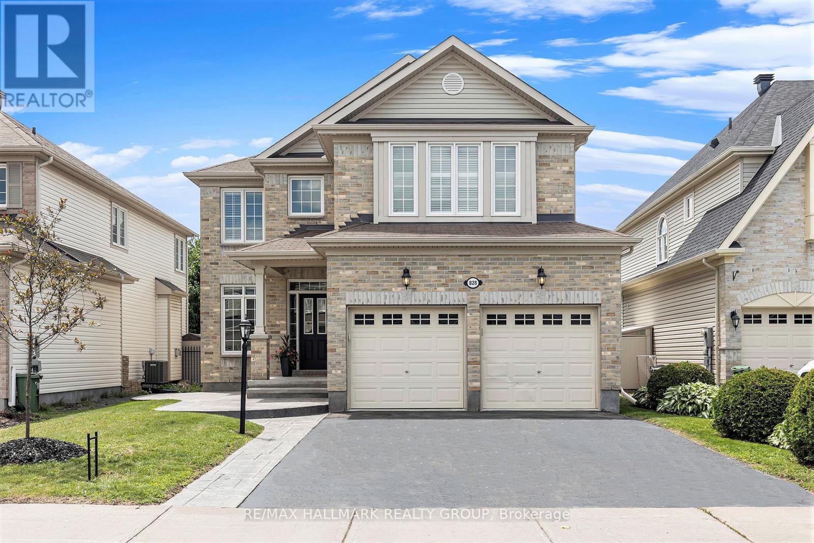 828 Dalkena Pl, Ottawa, ON K2J 0Y4