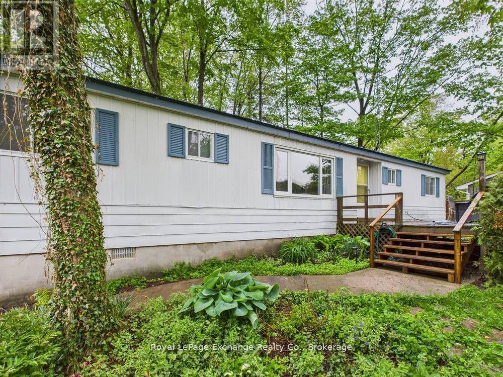 112 Huron Rd, Huron-Kinloss, ON N2Z 2X3