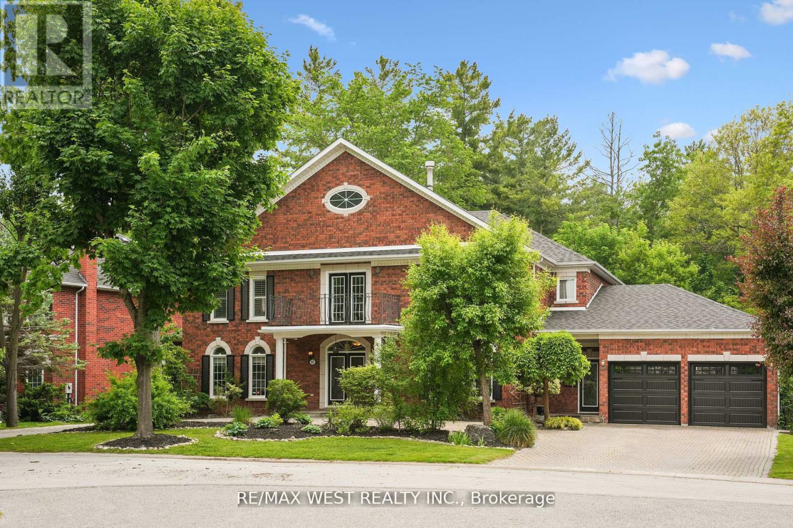 81 Woodview Dr, Pickering Rougemount, ON L1V 1L1